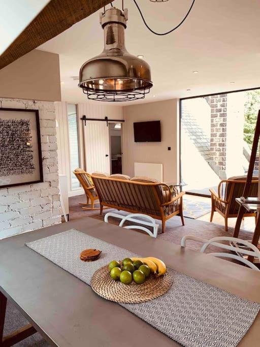Luxury Penthouse, In The Heart Of Uppermill, *