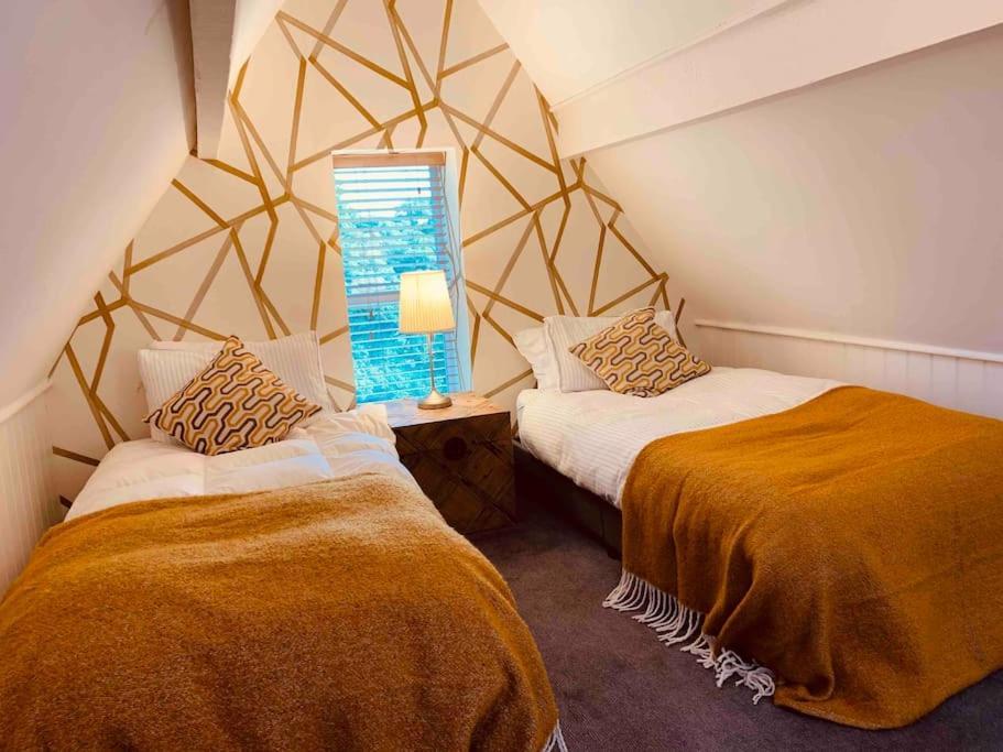 Luxury Penthouse, In The Heart Of Uppermill, *